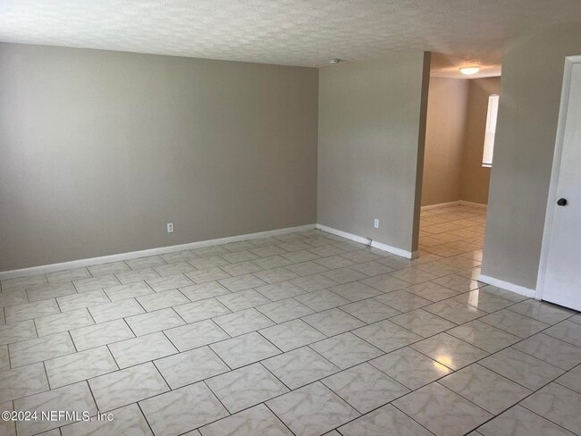 Building Photo - 1760 Mindanao Dr