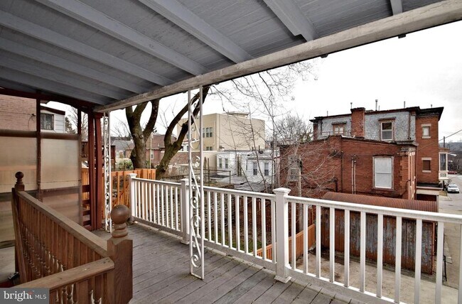 Building Photo - 140 Kalos St