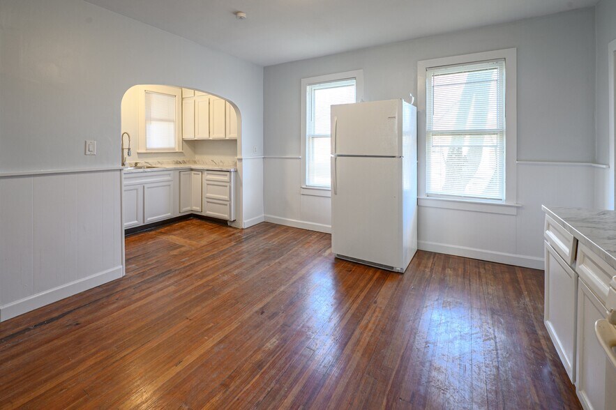 Kitchen 1 - 1592 Corbin Ave