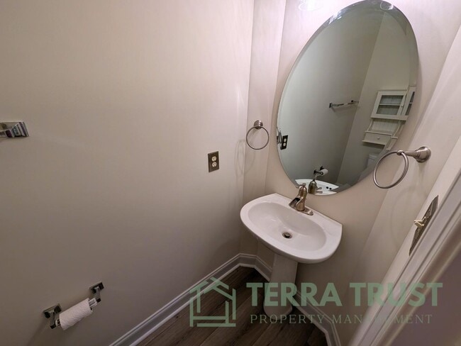 Building Photo - 10429 Madison Park Dr