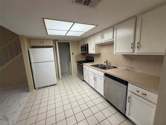Building Photo - 14777 Wunderlich Dr