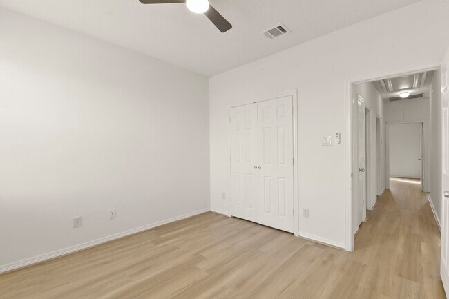 Building Photo - 20910 Sun Creek Dr