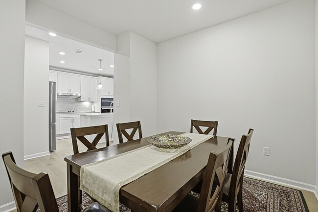 Building Photo - 4 Winslow Ln