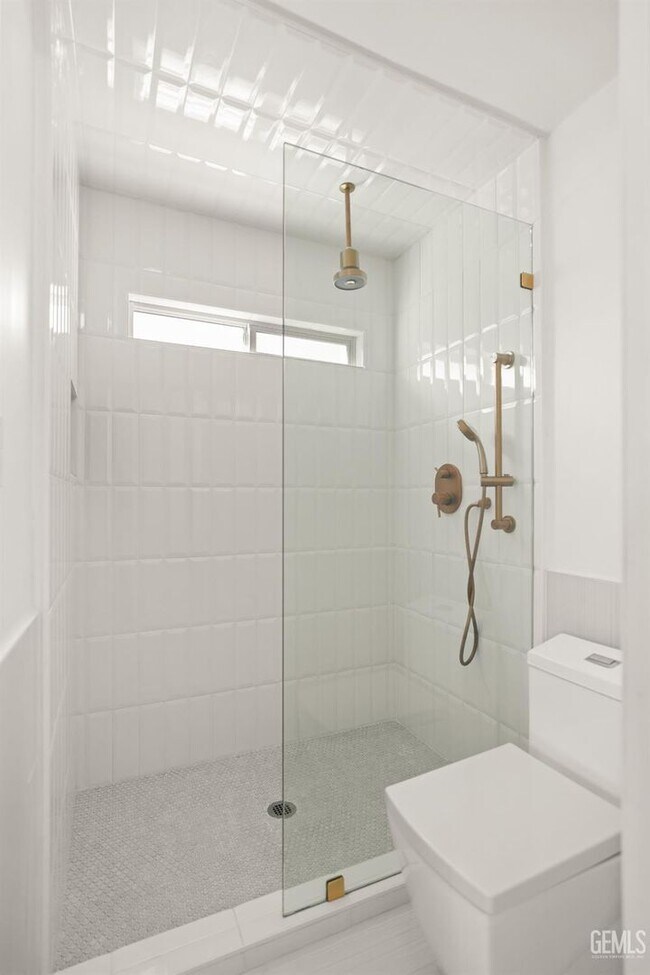 Building Photo - 5209 Pla Vada Dr