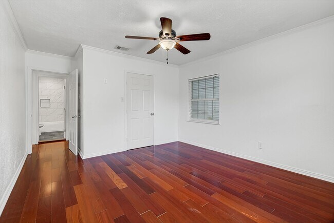 Building Photo - 116 Tarpon Ave