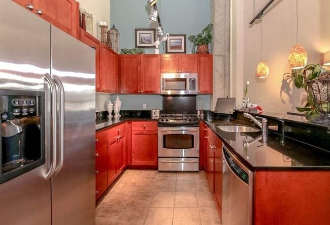 Building Photo - Beautiful Downtown Condo in Tacoma