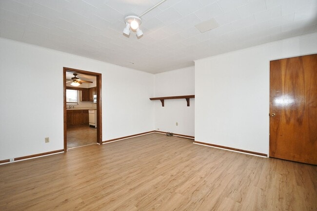 Building Photo - South Side 3BR - Simple, Solid, Ready