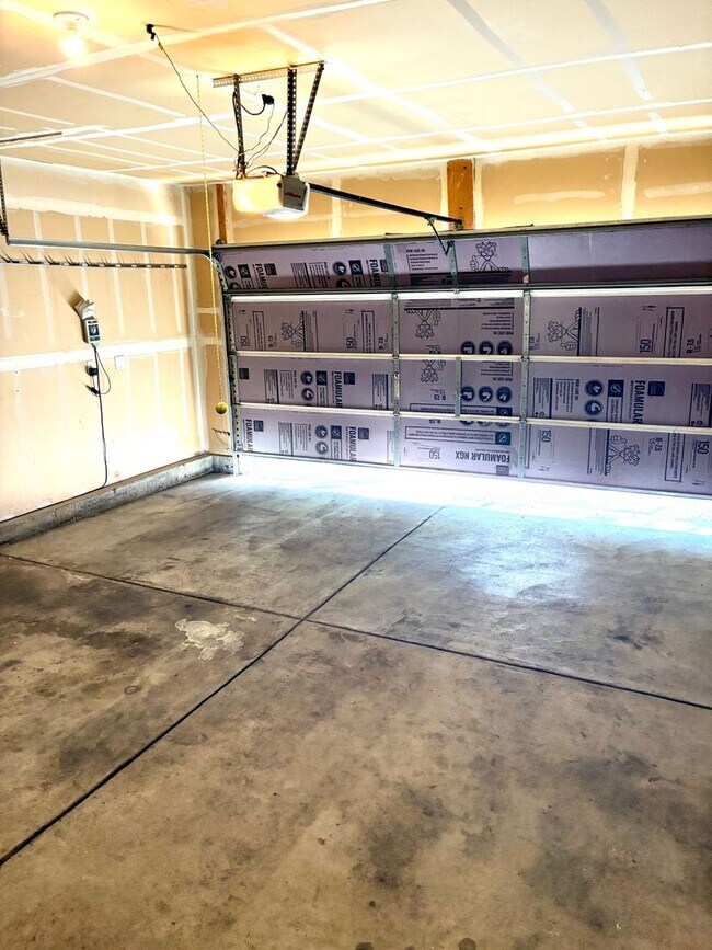 Building Photo - 3 Bedroom, 2.5 Bath Townhome with 2 Car Attached Garage in Northwest Loveland, CO - 2 Weeks Free ...