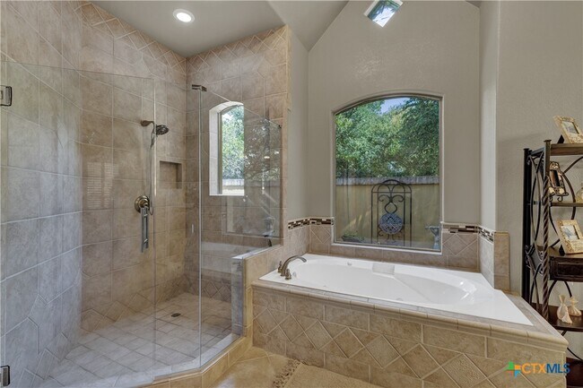 Building Photo - 9752 Trophy Oaks Dr