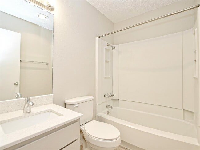 Building Photo - 301 Algerita Dr