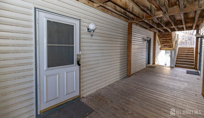 Building Photo - 828 Waterford Dr