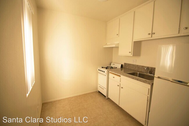 Building Photo - 1381 E Santa Clara St