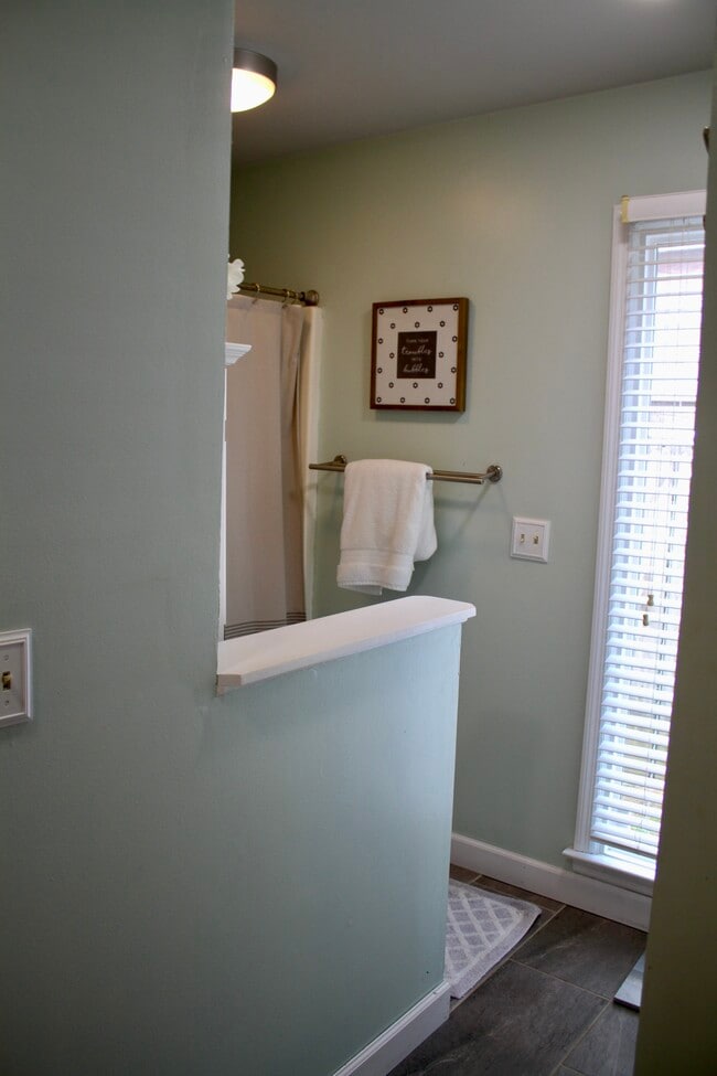 Building Photo - 5064 English Village Dr