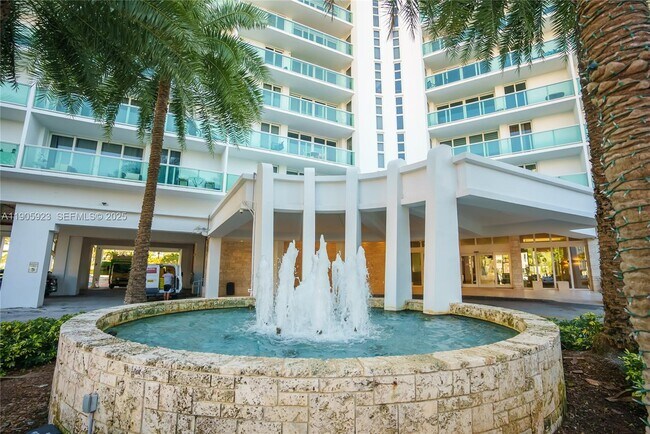 Building Photo - 100 Bayview Dr