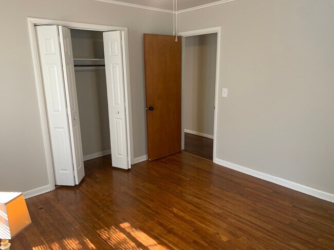 Building Photo - 805 N Hall Ave