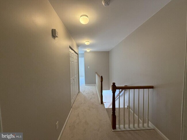 Building Photo - 278 Yorktown Ct