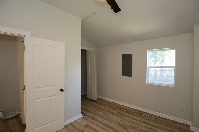Building Photo - 126-128 N Colorado Ave