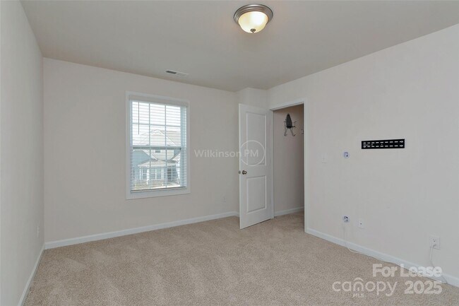 Building Photo - 2015 Saddlebred Dr