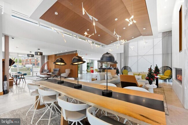 Building Photo - 145 Riverhaven Dr