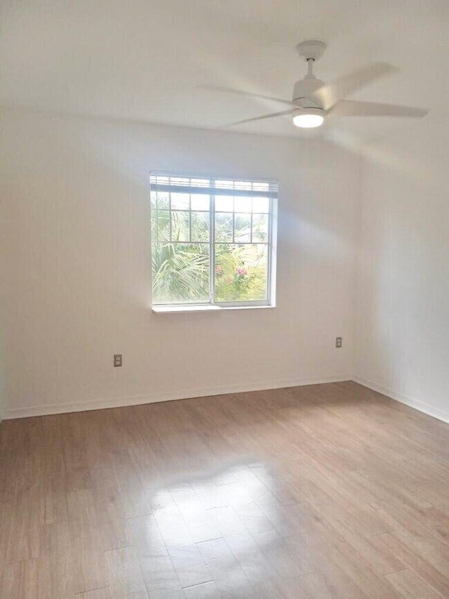 Building Photo - 6450 Emerald Dunes Dr