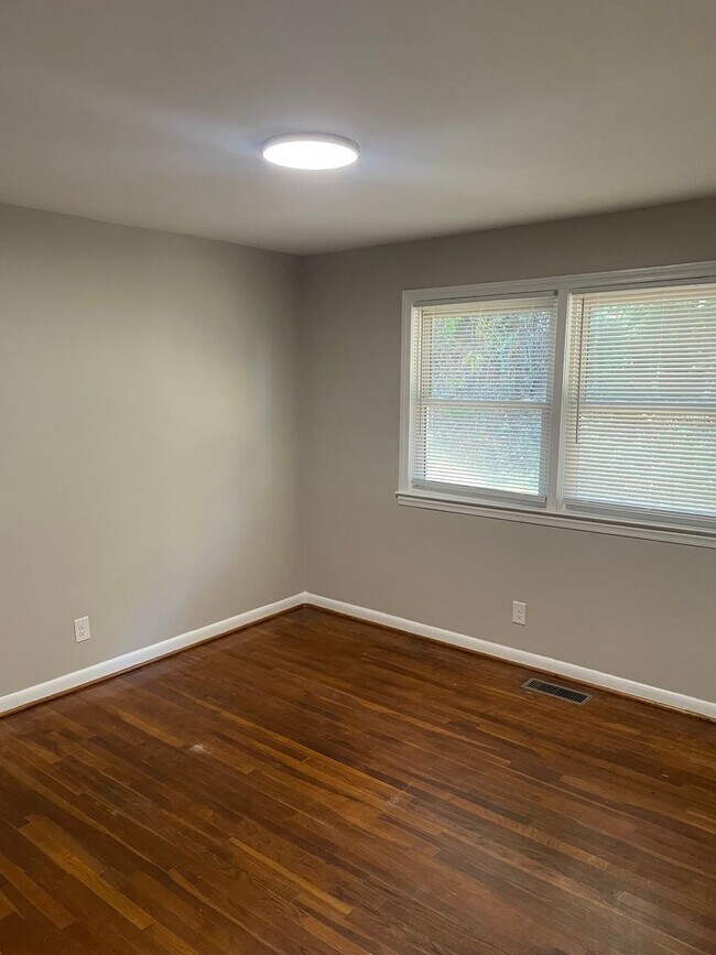 Building Photo - 10 W Twenty-Eighth St