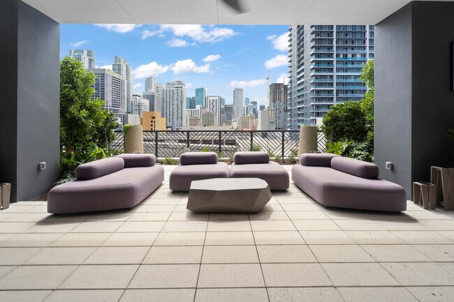 Building Photo - 215 SW 5th Ave