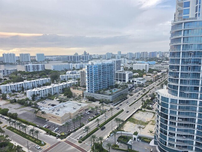 Building Photo - 17375 Collins Ave