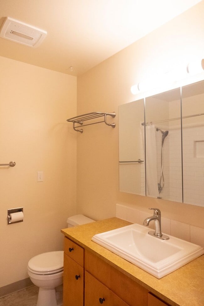 Building Photo - 9054 SW 38th Ave