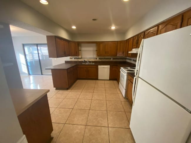 Building Photo - 3 Bedroom 2 Bath home in New Smyrna Beach for RENT!