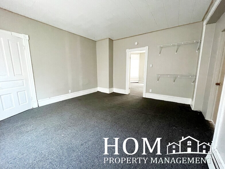 Building Photo - 229 Center St