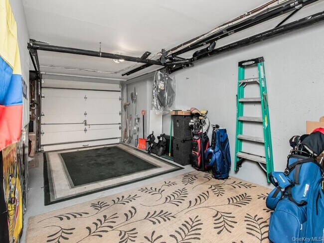 Building Photo - 8 Davids Ln