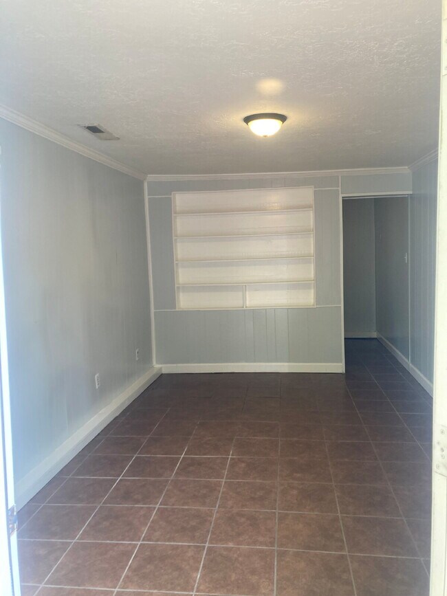 Building Photo - 3 Bedroom, 1 Bath House for Rent – Cozy & Convenient!