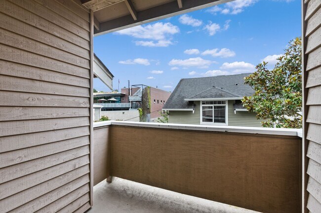 Building Photo - 3Bd/2.5Ba Seattle Home