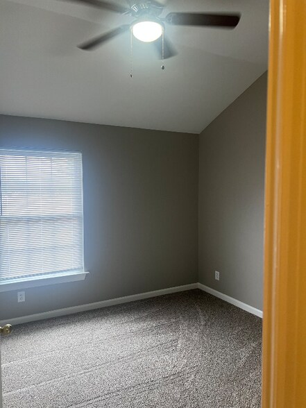 Building Photo - 243 W Smith St