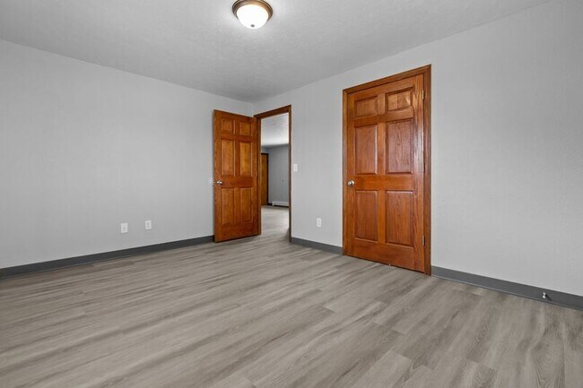 Building Photo - 1550 Moraine Terrace