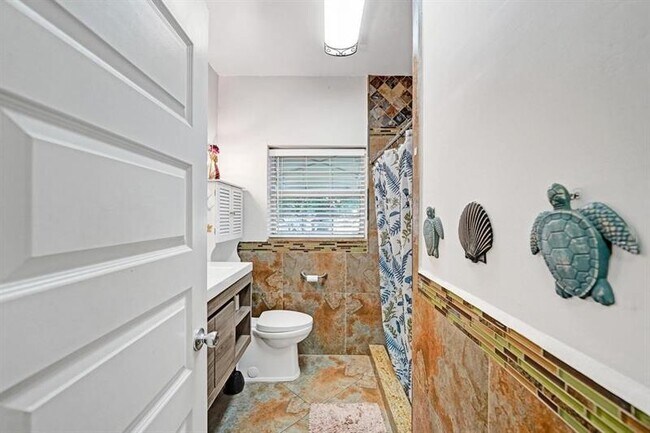 Building Photo - 2000 Jackson St