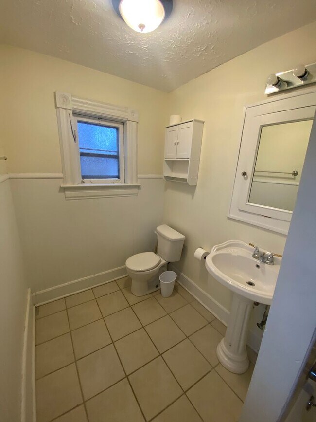 Building Photo - 614 S 8th St