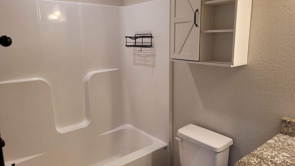 Building Photo - 541 Mace Dr