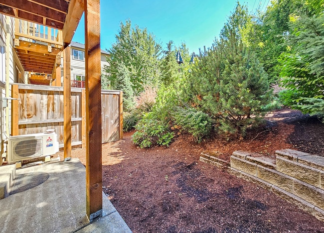 Building Photo - 588 SW 197th Pl