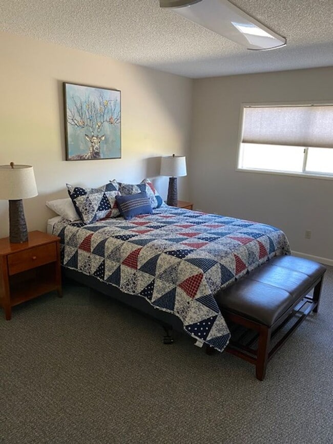Building Photo - charming home in Terrebonne - Tons of room...