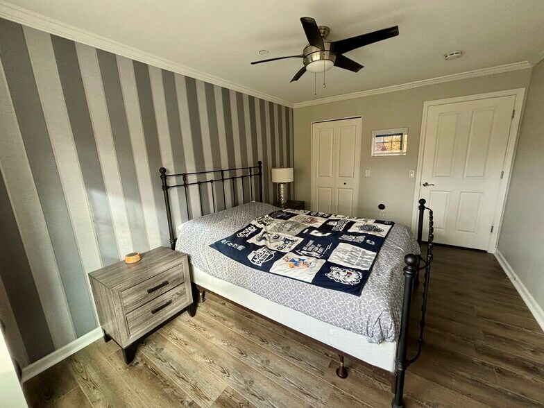 Building Photo - 34 Schoolhouse Dr