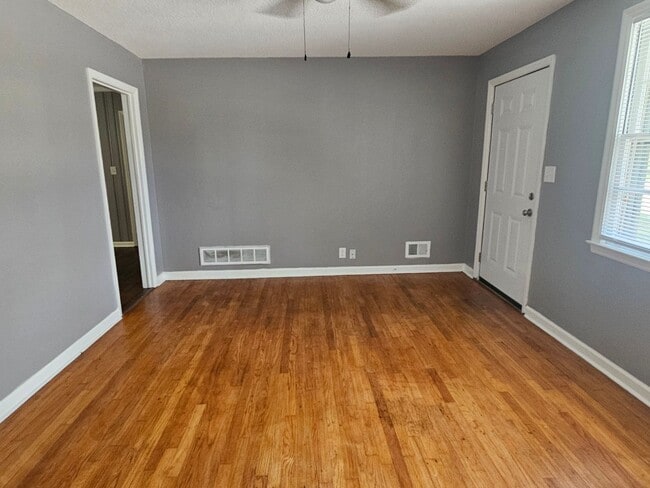 Building Photo - 2709 Haymarket Rd