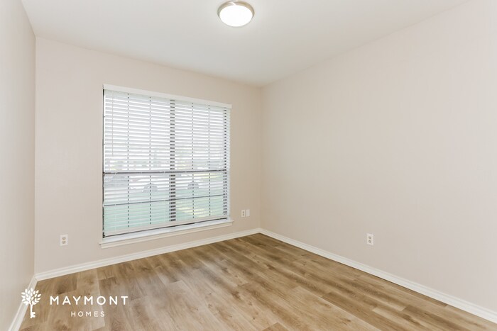 Building Photo - 1207 Belclaire Ln