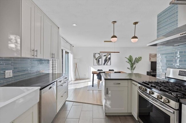 Building Photo - 5313 Harvest Ln