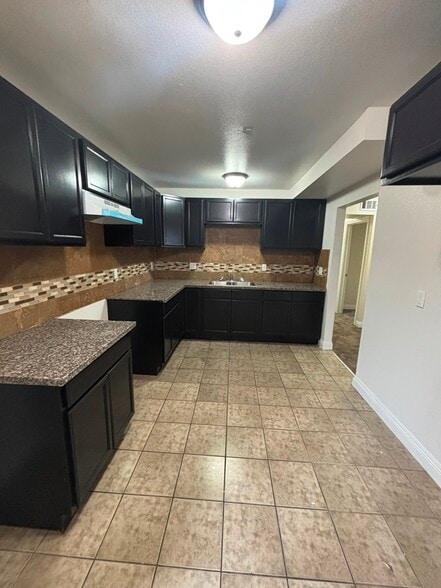 Building Photo - 755 E 76th St