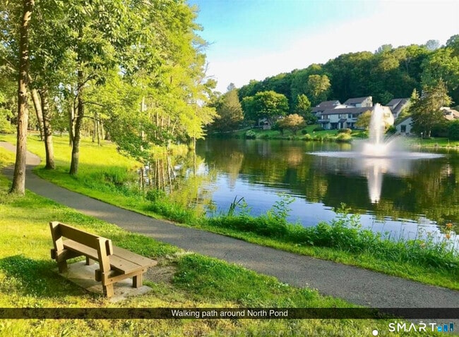 Building Photo - 576 Heritage Vlg