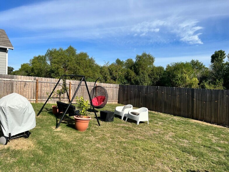 Building Photo - 2308 Nightview Dr