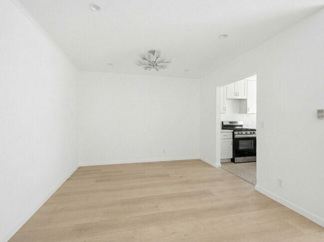 Building Photo - 337 Rexford Dr