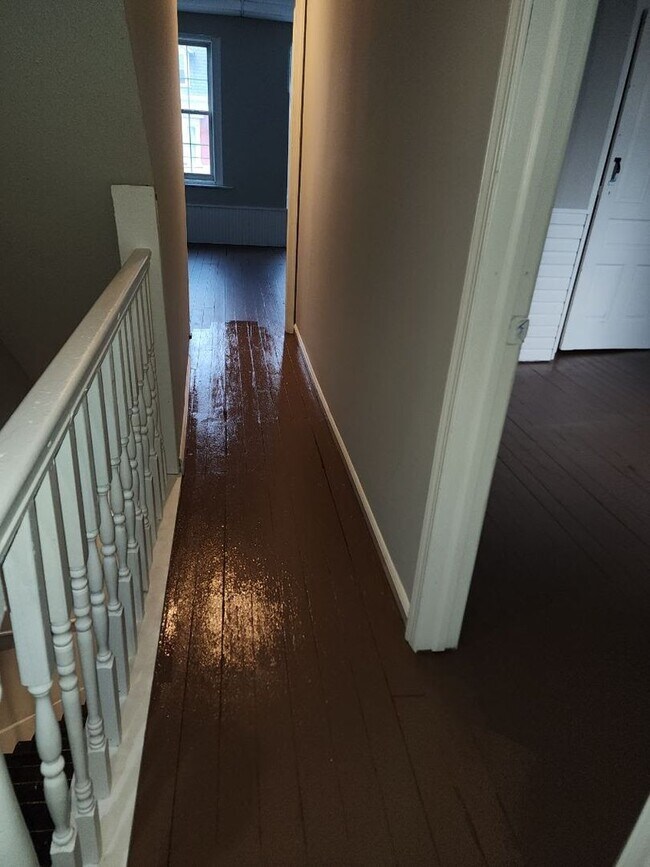 Building Photo - Pet Friendly 5 Bedroom Home in York!