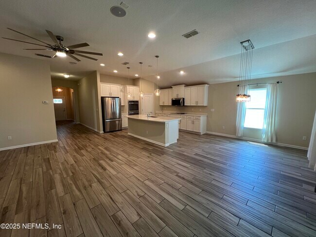 Building Photo - 2618 Salt Lake Dr